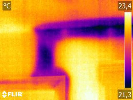 Infiltration d'eau au plafond révélé par thermographie